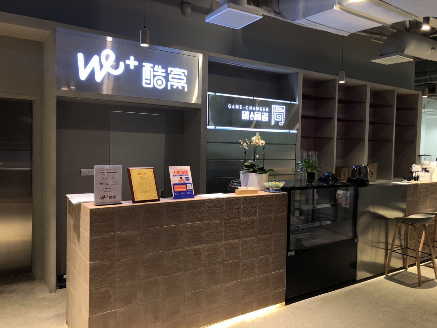 上海陆家嘴CBD社区办公室短租,企业工位出租
